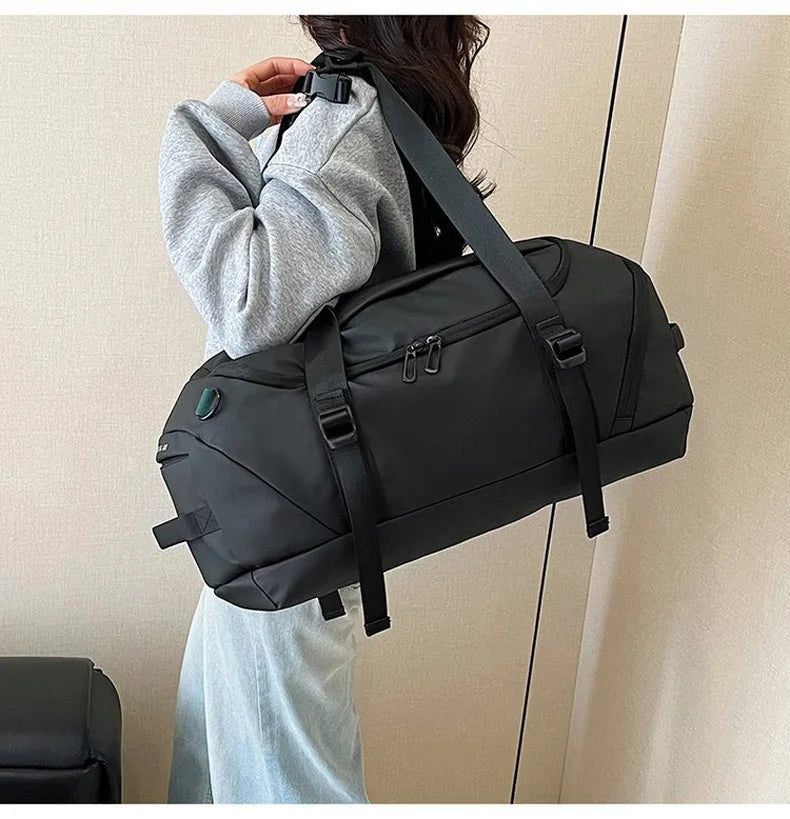 Nylon fitness gym shoulder duffel with independent shoe compartment - product image