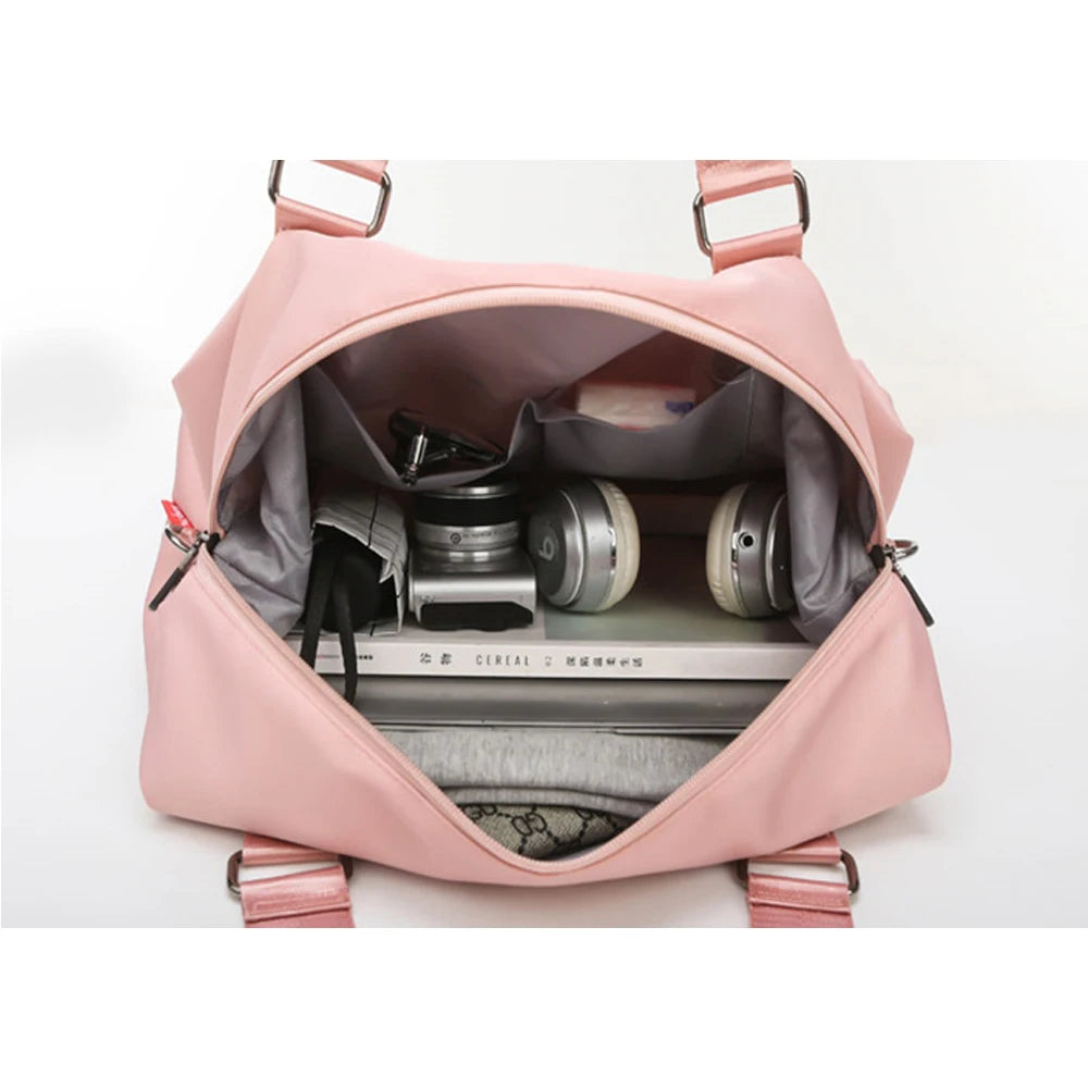 Nylon foldable waterproof fitness crossbody gym bag with adjustable straps - product image