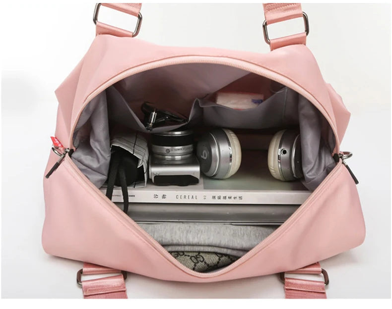Nylon foldable waterproof fitness crossbody gym bag with adjustable straps - product image